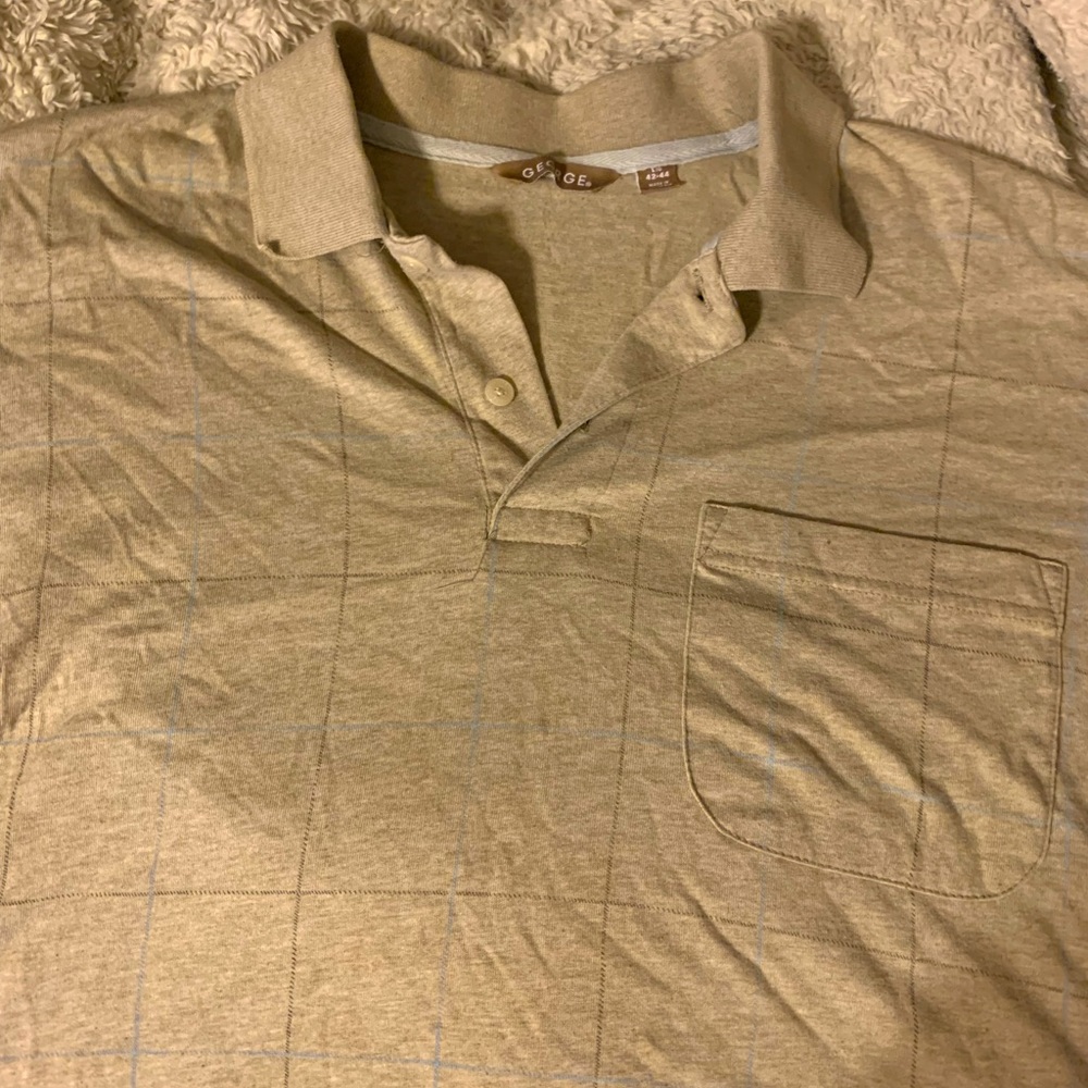 Beige Short-Sleeve Polo. Size LG